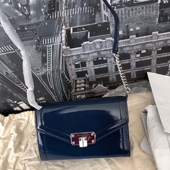 Michael Kors NWT Kinsley Medium Flap Wallet Crossbody in Navy - Picture 2 of 13